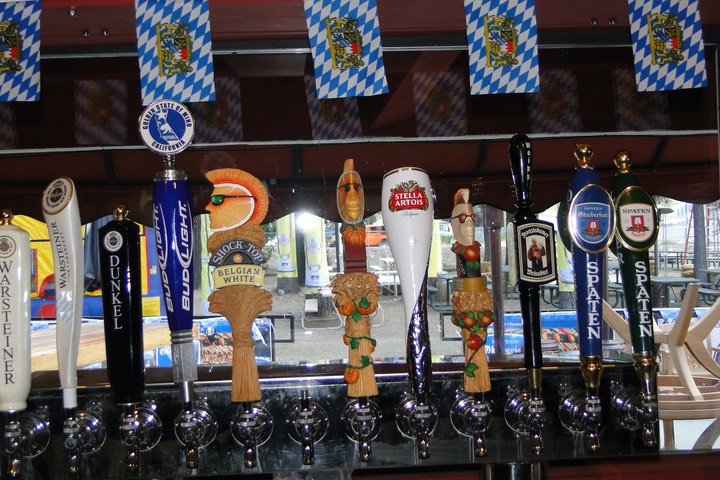 2015-09-11 DSC08348 Bar 2 Taps